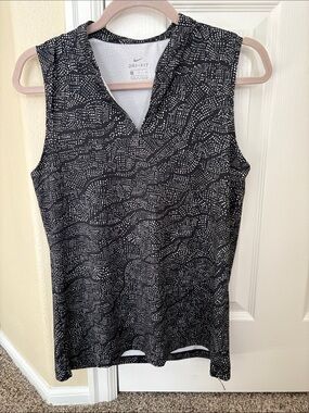 Nike Black & White Dri-FIT Sleeveless Tank Top